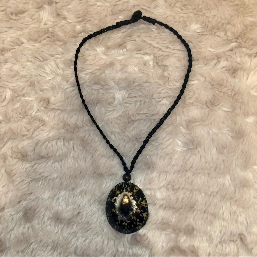 Shell Necklace - Picture 3 of 6